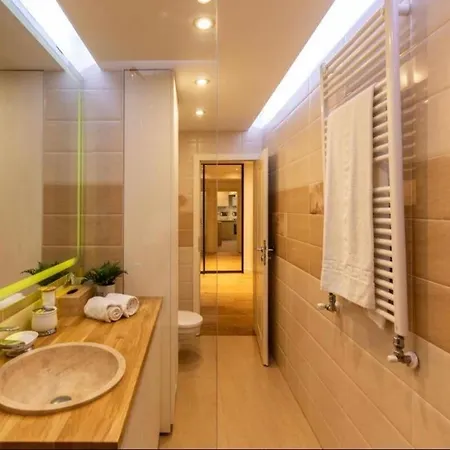 Downtown Oasis Unirii Бухарест